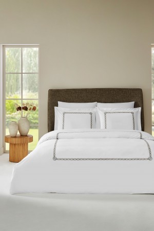 Cottons & Clouds Jewel Lastikli Çarşaf Süper King Size Nakışlı Saten Nevresim Takımı
